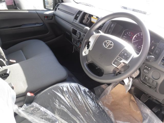 TOYOTA HIACE VAN 1.15T 2WD 2025 Image 31