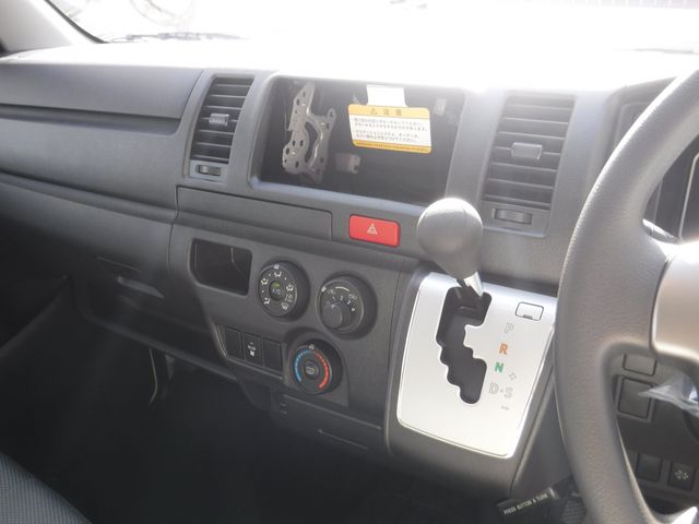 TOYOTA HIACE VAN 1.15T 2WD 2025 Image 31