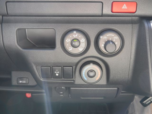 TOYOTA HIACE VAN 1.15T 2WD 2025 Image 31