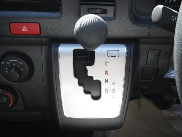 TOYOTA HIACE VAN 1.15T 2WD 2025 Image 31