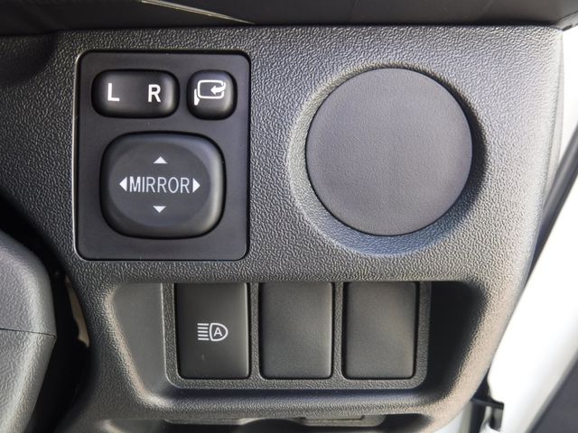 TOYOTA HIACE VAN 1.15T 2WD 2025 Image 31