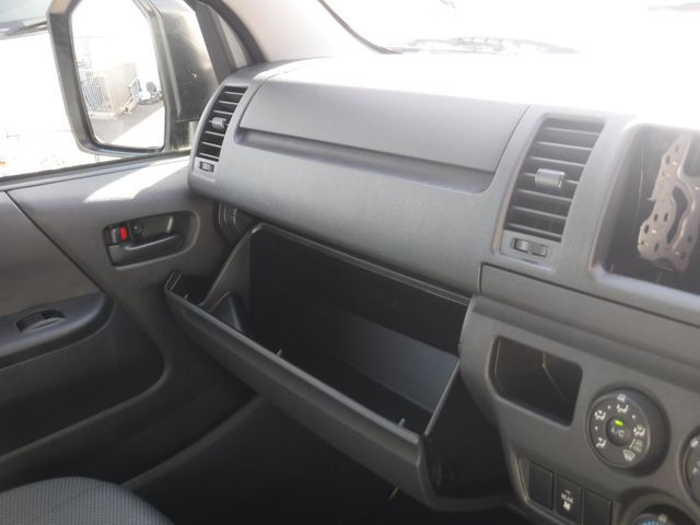 TOYOTA HIACE VAN 1.15T 2WD 2025 Image 31