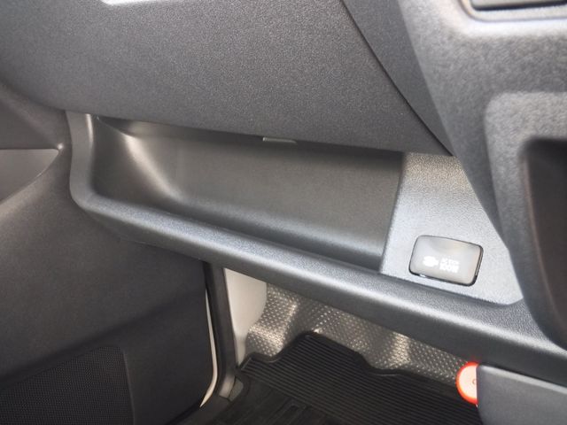 TOYOTA HIACE VAN 1.15T 2WD 2025 Image 31