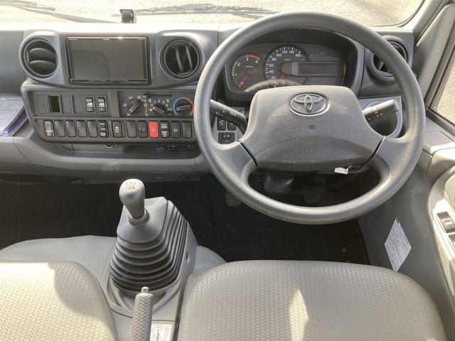 TOYOTA DYNA 2017 Image 31