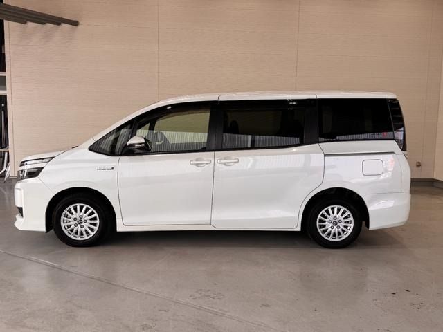 TOYOTA VOXY HYBRID 2015 Image 31