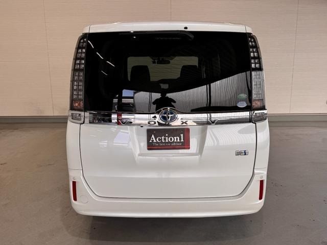 TOYOTA VOXY HYBRID 2015 Image 31