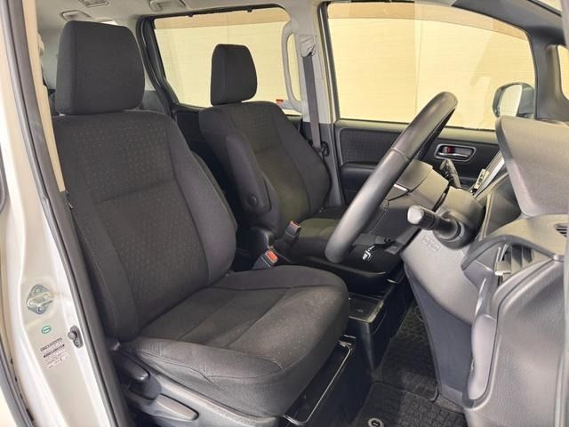 TOYOTA VOXY HYBRID 2015 Image 31