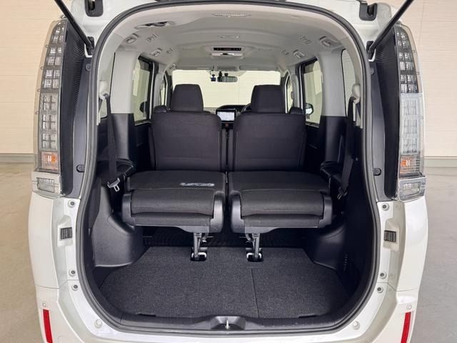 TOYOTA VOXY HYBRID 2015 Image 31