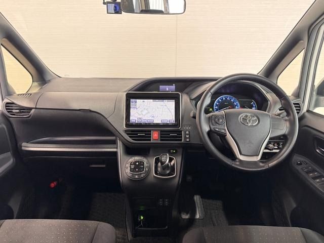 TOYOTA VOXY HYBRID 2015 Image 31