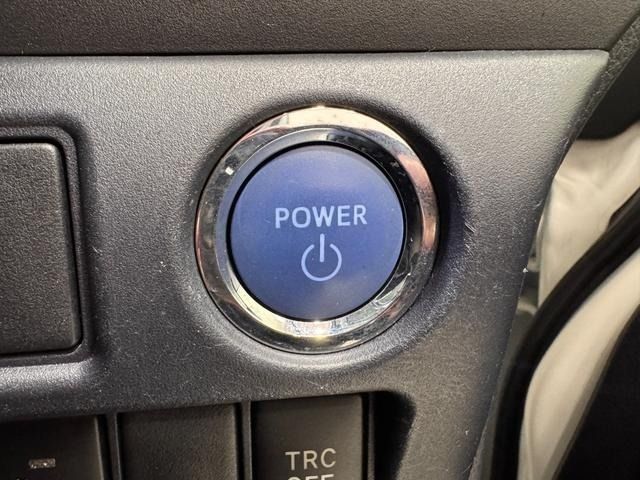 TOYOTA VOXY HYBRID 2015 Image 31