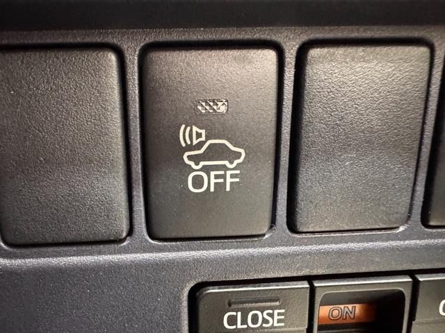 TOYOTA VOXY HYBRID 2015 Image 31