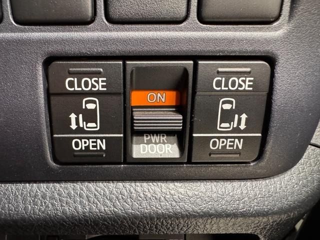 TOYOTA VOXY HYBRID 2015 Image 31