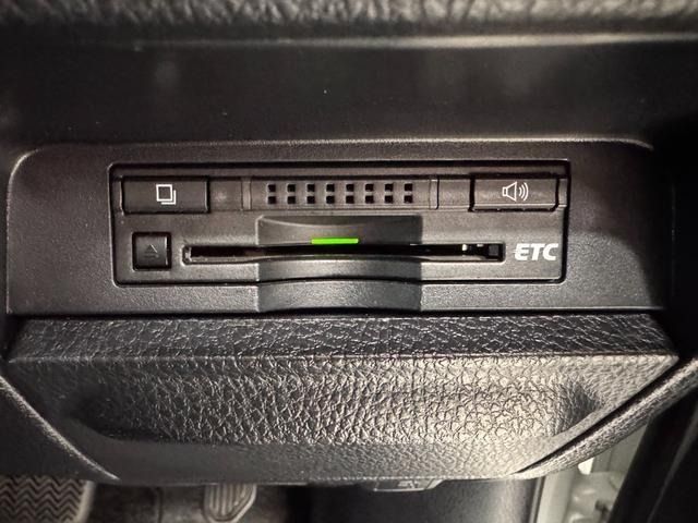 TOYOTA VOXY HYBRID 2015 Image 31