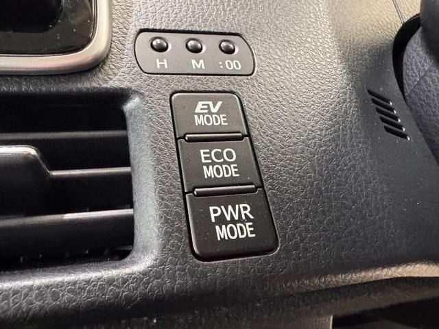 TOYOTA VOXY HYBRID 2015 Image 31