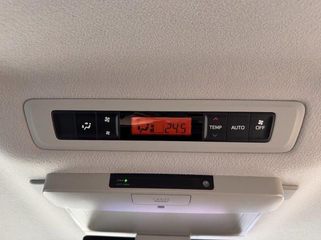 TOYOTA VOXY HYBRID 2015 Image 31