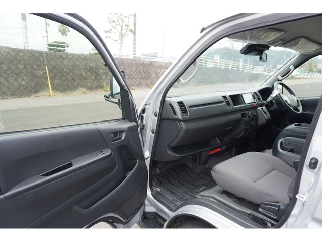 TOYOTA HIACE WAGON 2017 Image 31