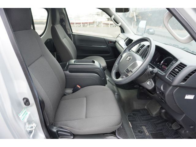 TOYOTA HIACE WAGON 2017 Image 31