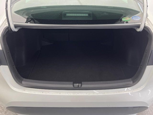 TOYOTA COROLLA SEDAN HYBRID 2019 Image 31