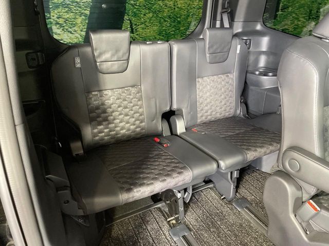 TOYOTA VOXY HYBRID 2024 Image 31