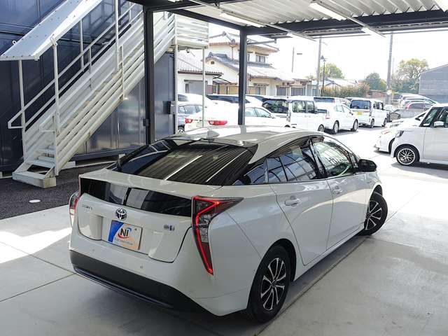 TOYOTA PRIUS 2018 Image 31