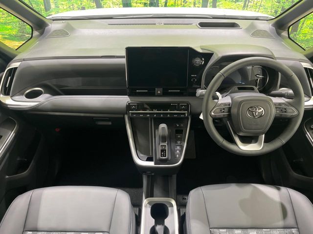 TOYOTA VOXY HYBRID 2026 Image 31