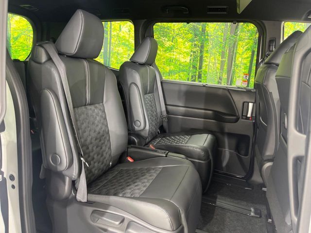 TOYOTA VOXY HYBRID 2026 Image 31