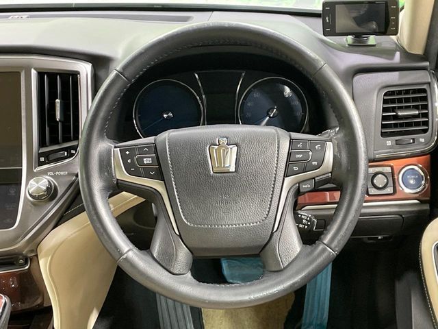 TOYOTA CROWN SEDAN HYBRID 2013 Image 31