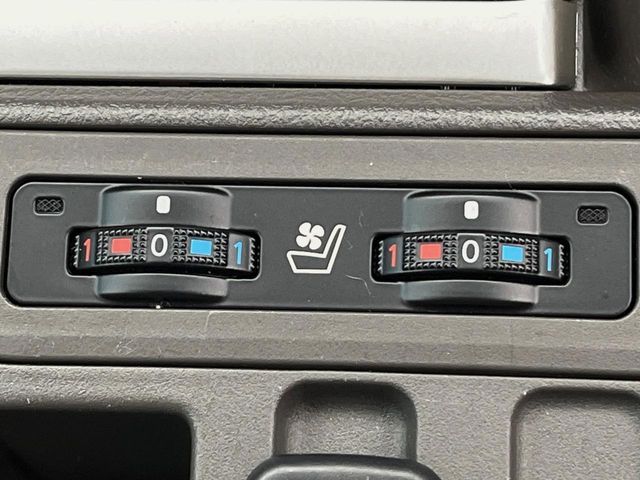 TOYOTA LANDCRUISER PRADO 2023 Image 31