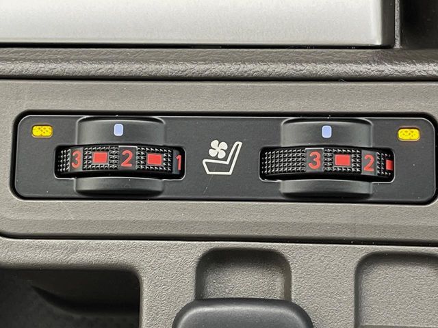 TOYOTA LANDCRUISER PRADO 2023 Image 31