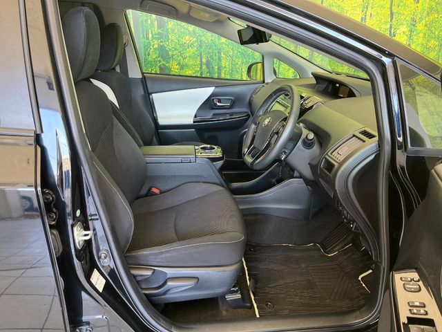 TOYOTA PRIUS ALPHA 2019 Image 31