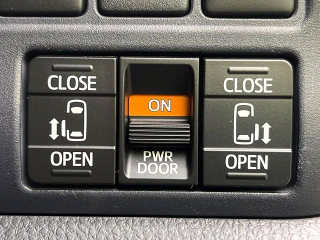 TOYOTA NOAH HYBRID 2015 Image 31