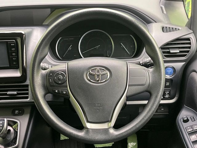 TOYOTA NOAH HYBRID 2015 Image 31