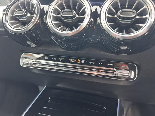 MERCEDES BENZ GLB 2024 Image 31