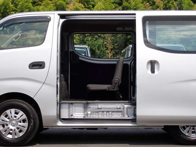 NISSAN NV350 CARAVAN 4WD 2020 Image 31