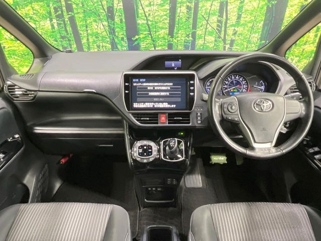 TOYOTA VOXY HYBRID 2017 Image 31