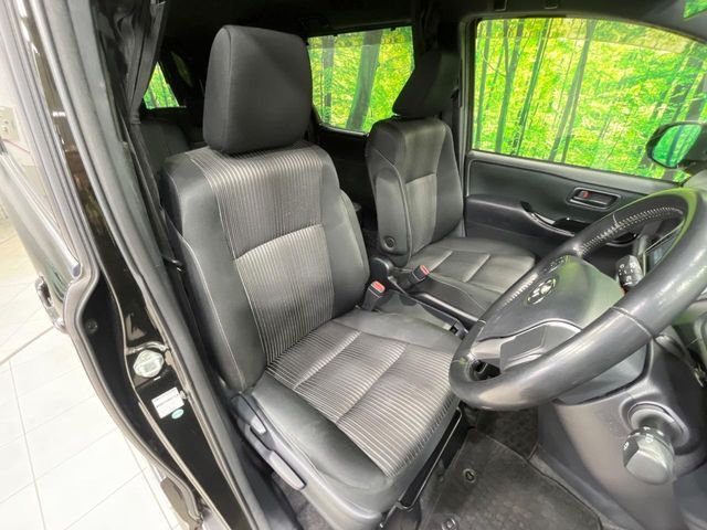 TOYOTA VOXY HYBRID 2017 Image 31