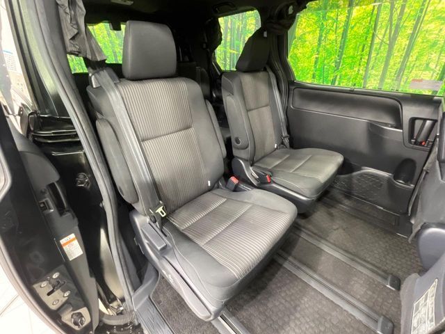 TOYOTA VOXY HYBRID 2017 Image 31