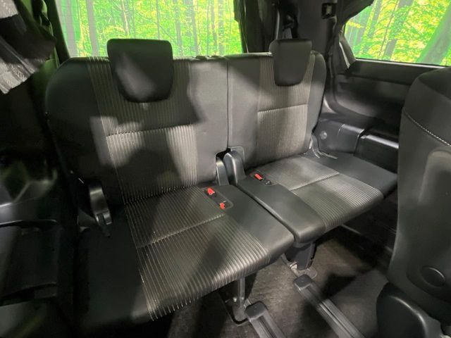 TOYOTA VOXY HYBRID 2017 Image 31