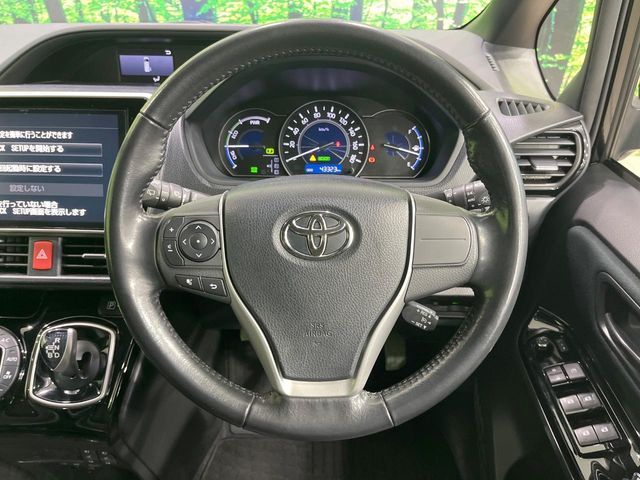 TOYOTA VOXY HYBRID 2017 Image 31
