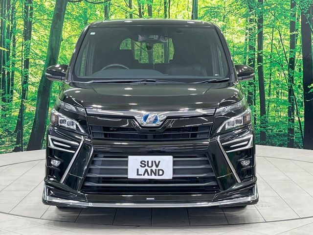 TOYOTA VOXY HYBRID 2017 Image 31