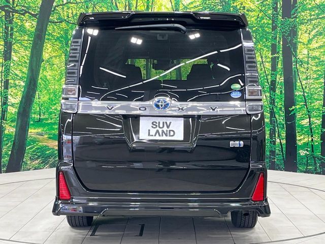 TOYOTA VOXY HYBRID 2017 Image 31