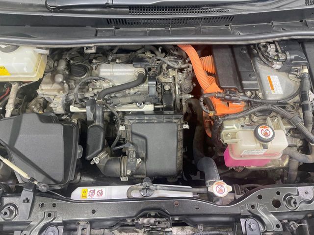 TOYOTA VOXY HYBRID 2017 Image 31