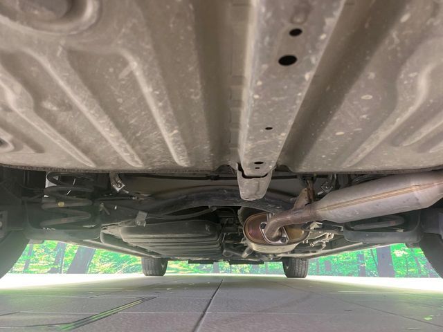 TOYOTA VOXY HYBRID 2017 Image 31