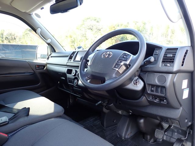 TOYOTA HIACE VAN 4WD 2021 Image 31