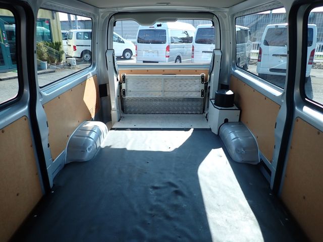 TOYOTA HIACE VAN 4WD 2021 Image 31