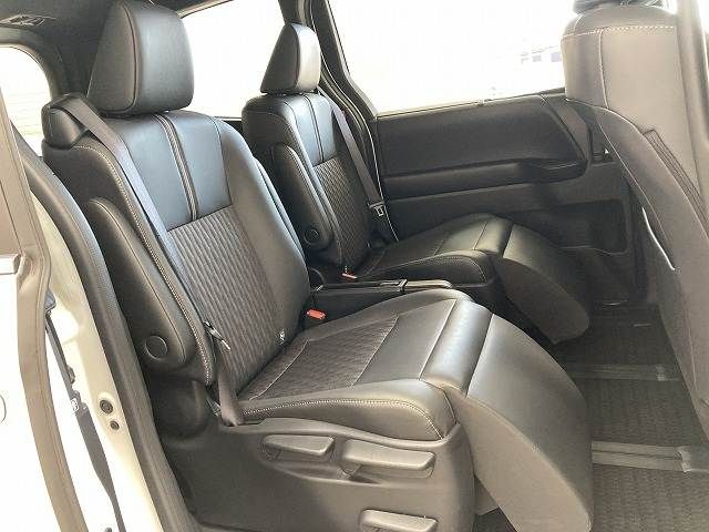 TOYOTA NOAH HYBRID 2023 Image 31