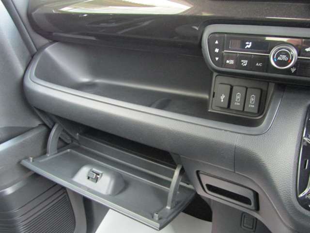 HONDA N BOX CUSTOM 2019 Image 31