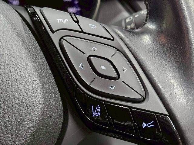 TOYOTA C-HR 2017 Image 31