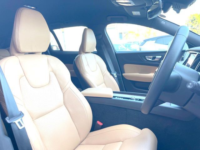 VOLVO V60 CROSS COUN 2023 Image 31