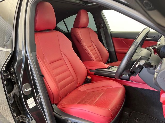 TOYOTA LEXUS IS300H 2022 Image 31